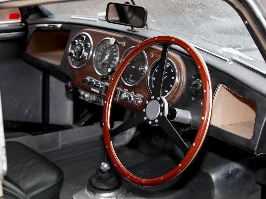 Панель приборов Aston Martin DB2 Team Car 1950 года  (фото 30 из 35)